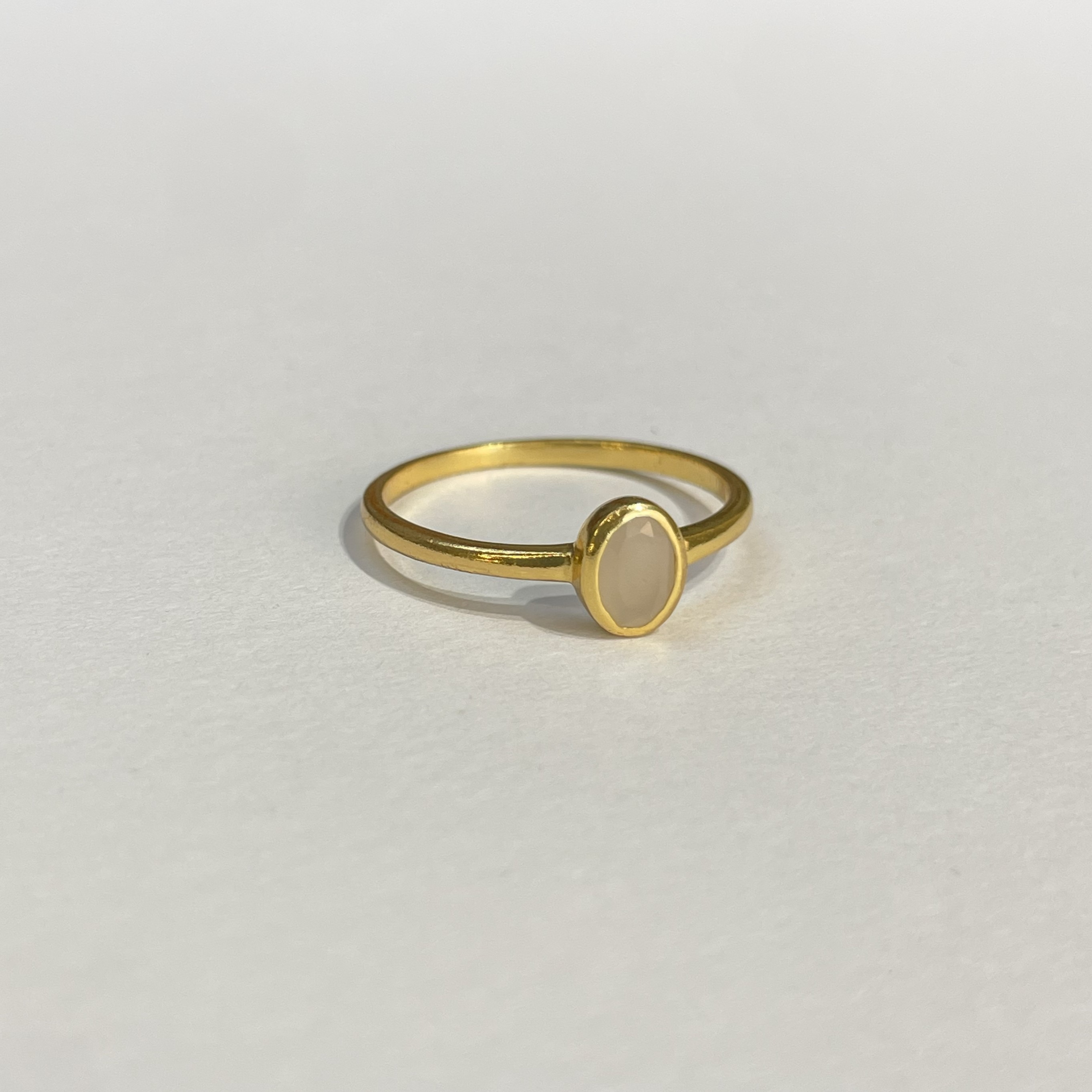 Кольцо с лунным камнем