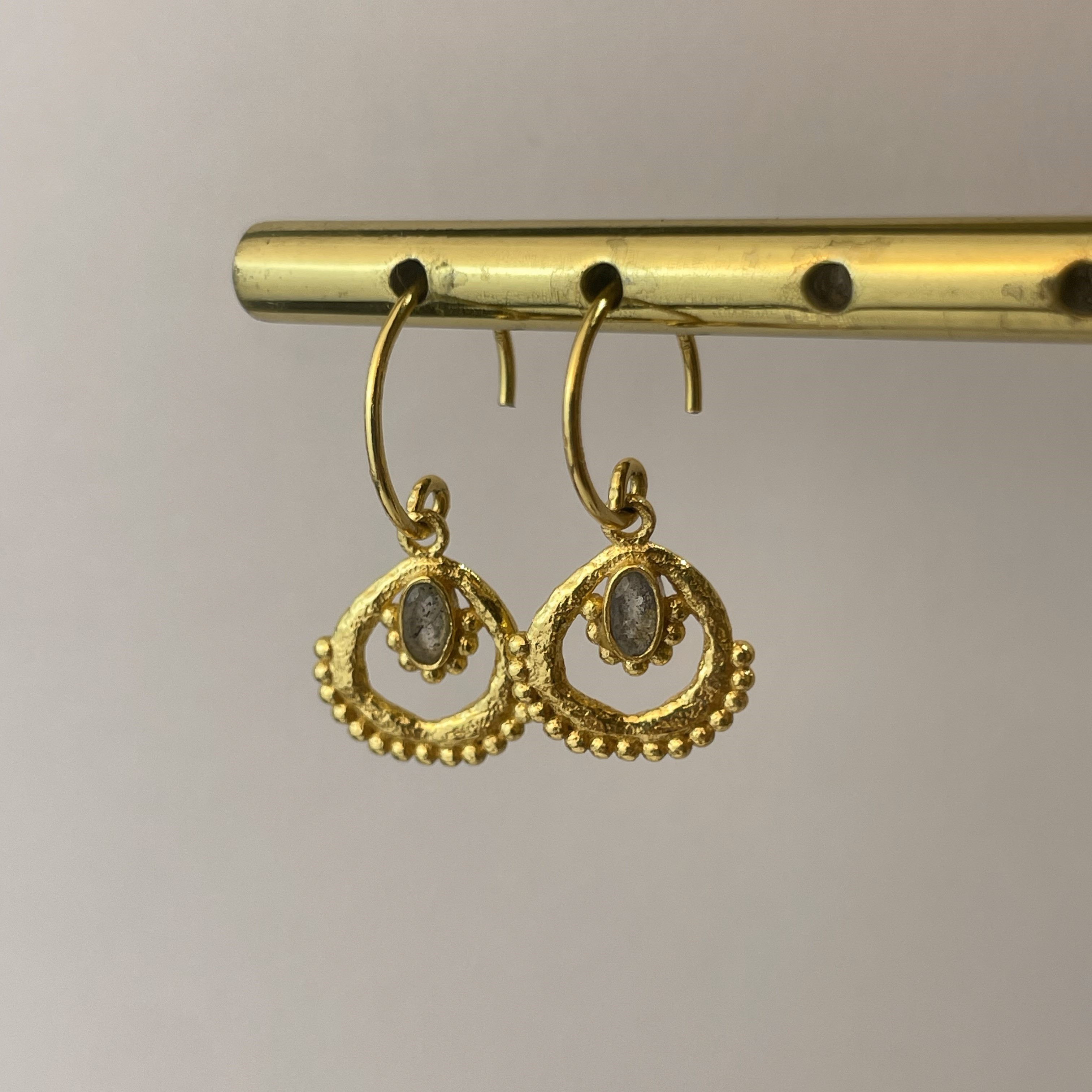 Серьги с круглой подвеской