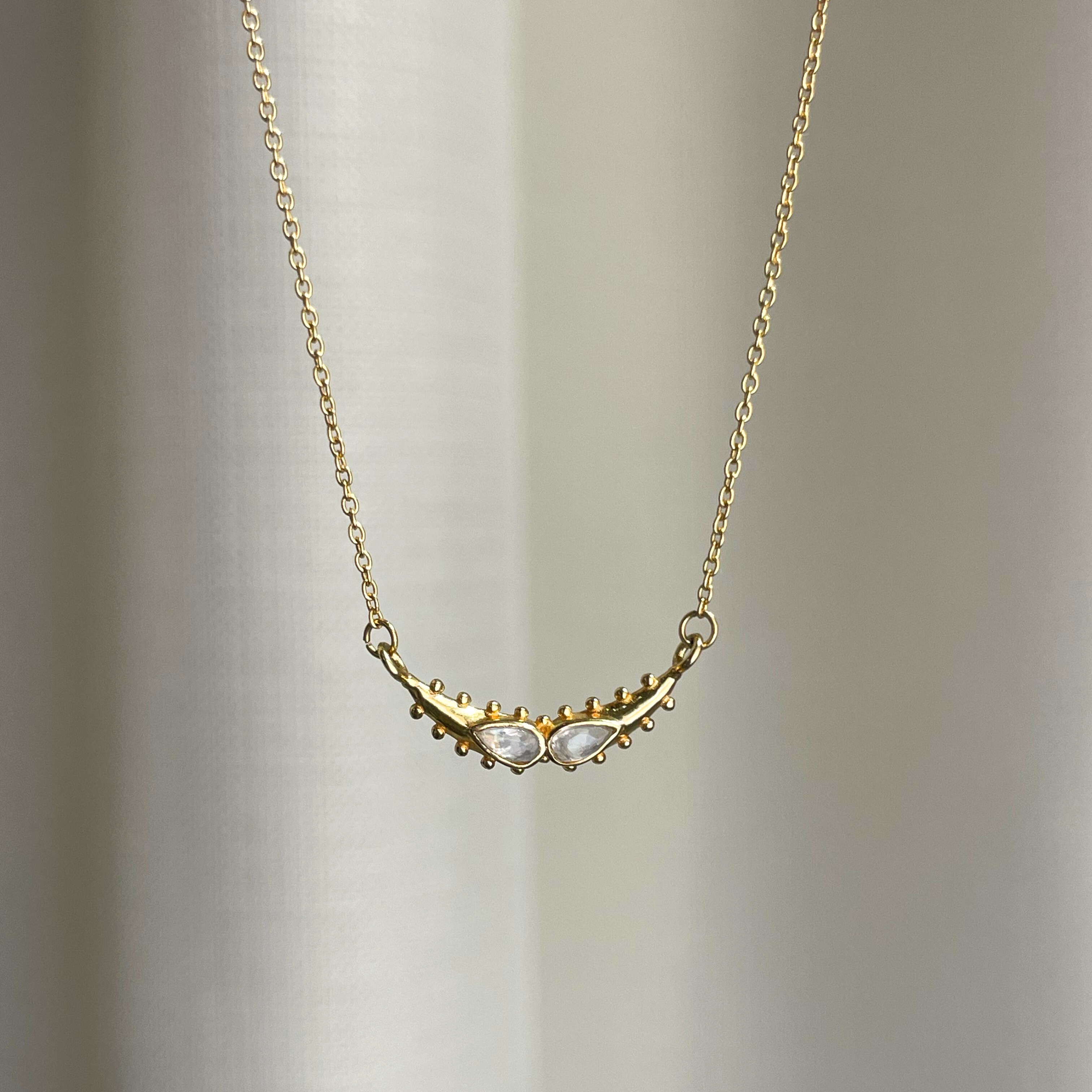 Колье с подвеской