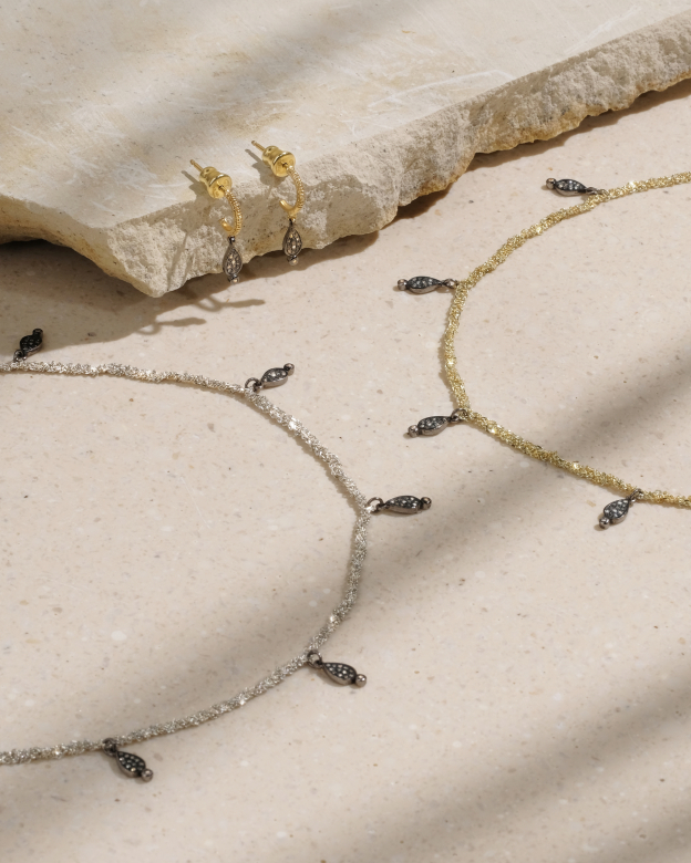 Колье-чокер с подвескасками и бриллиантами