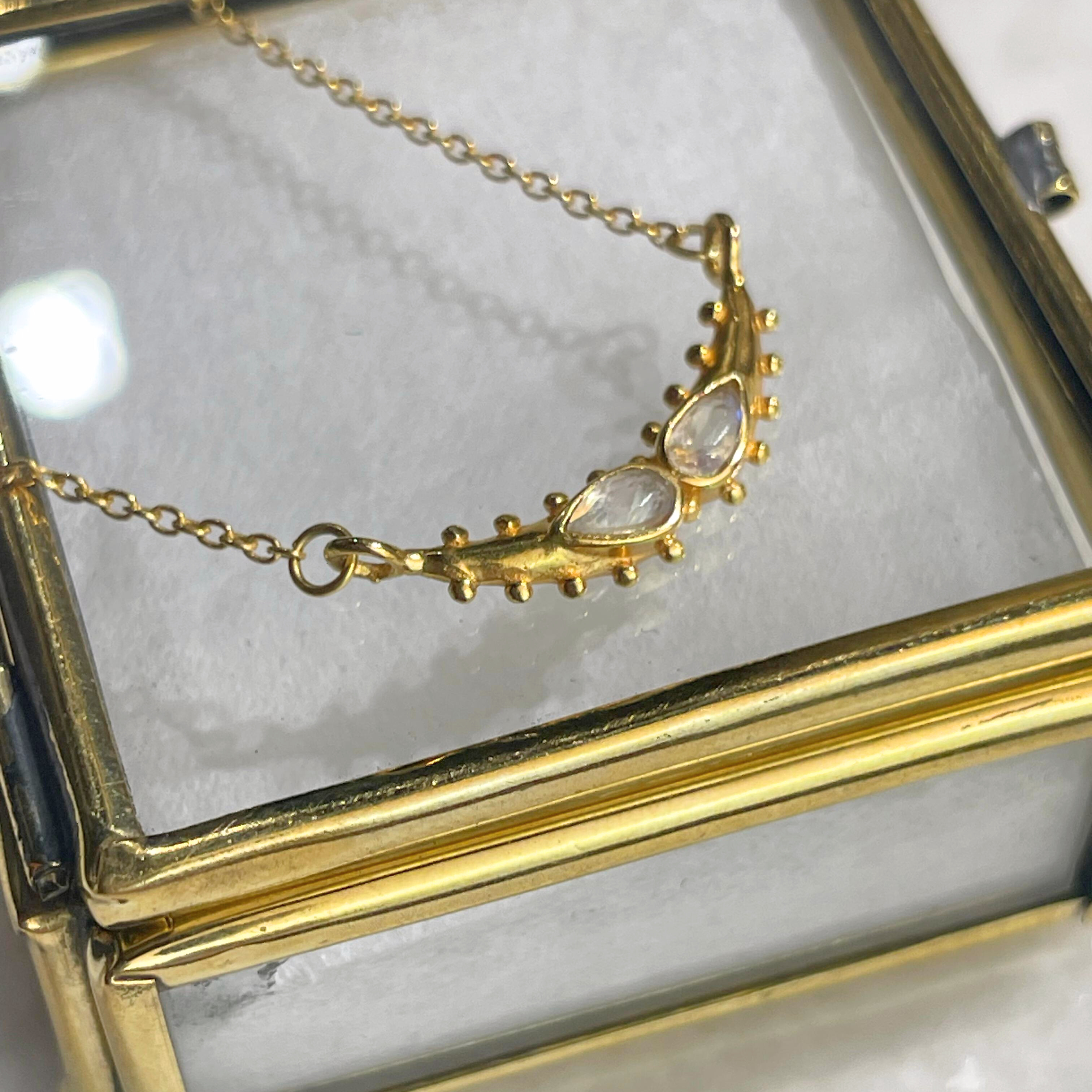 Колье с подвеской